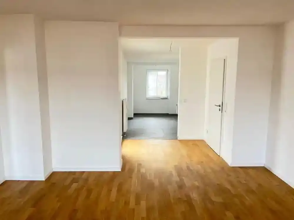 Lichtdurchflutete Dachgeschosswohnung mit 5 Zimmern in zentraler Lage