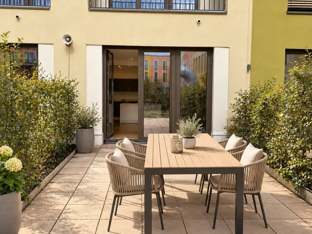 Stadtwohnung mit großzügigem Privatgarten im Herzen von Berlin-Mitte