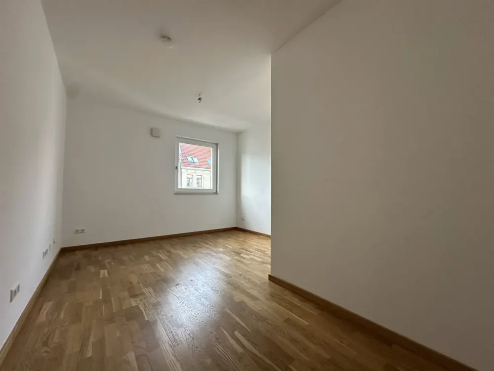 Moderne 5-Zimmer-Wohnung mit Balkon und EBK in Plagwitz
