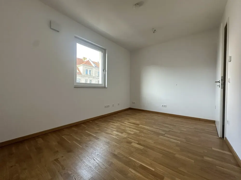 Moderne 5-Zimmer-Wohnung mit Balkon und EBK in Plagwitz