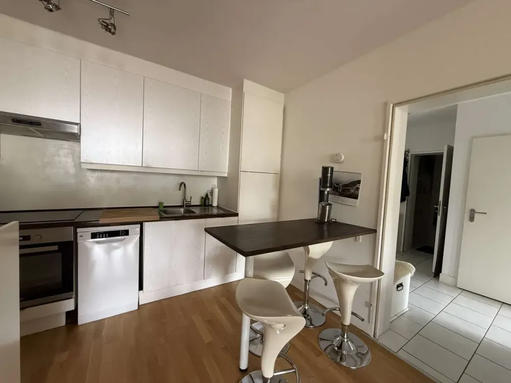 Attraktive 2-Zimmer-Etagenwohnung mit zwei Balkonen in zentraler Kölner Innenstadtlage