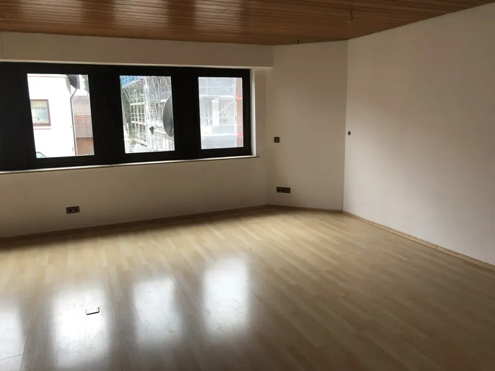 4-Zi.-Wohnung mit Balkon und EBK in Wolfschlugen-Ortsmitte