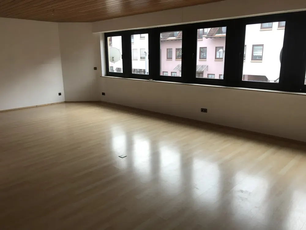 4-Zi.-Wohnung mit Balkon und EBK in Wolfschlugen-Ortsmitte