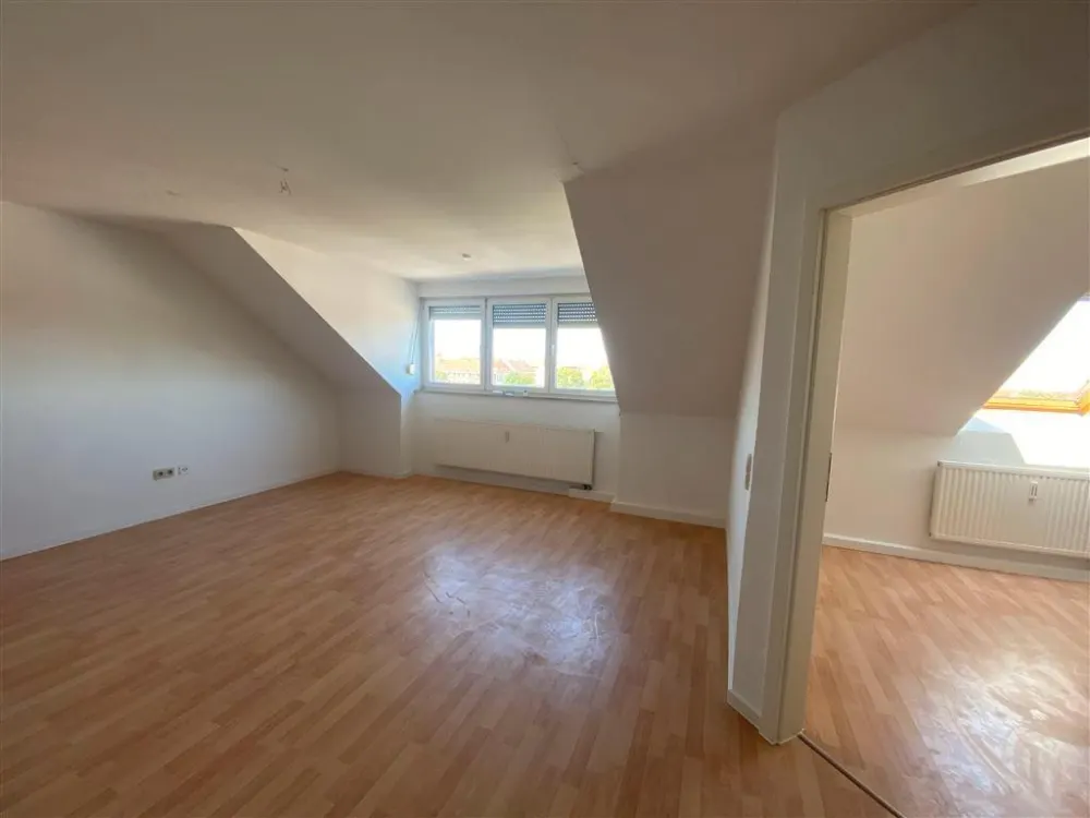 Schönefeld-Abtnaundorf * Renoviert* helle 2 Zi.-DG*Whg.* Wannenbad* Keller* SP anmietbar