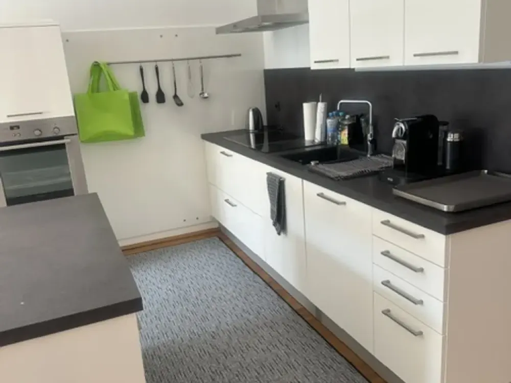 Furnished Living with Character: Central and Quiet