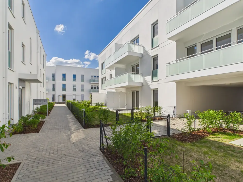 Ihr neues Zuhause: Helle 2-Zimmer-Wohnung mit Balkon oder Garten - ERSTBEZUG
