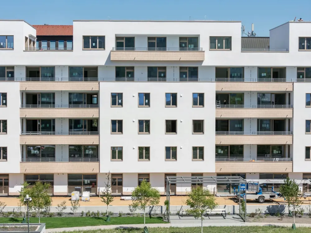 3-Room Apartment on 2nd Floor with Plenty of Privacy and South-Facing Balcony