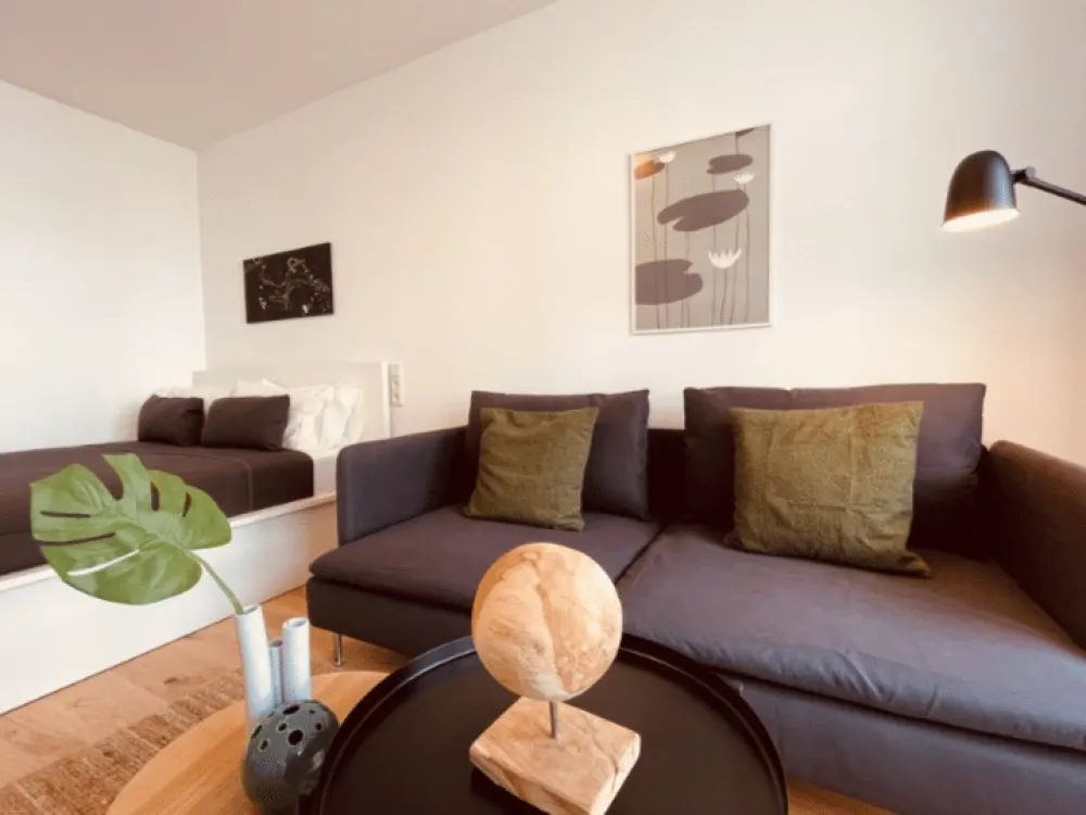 Hochwertig sanierte & möblierte Wohnung mit Balkon - fußläufig in die Innenstadt