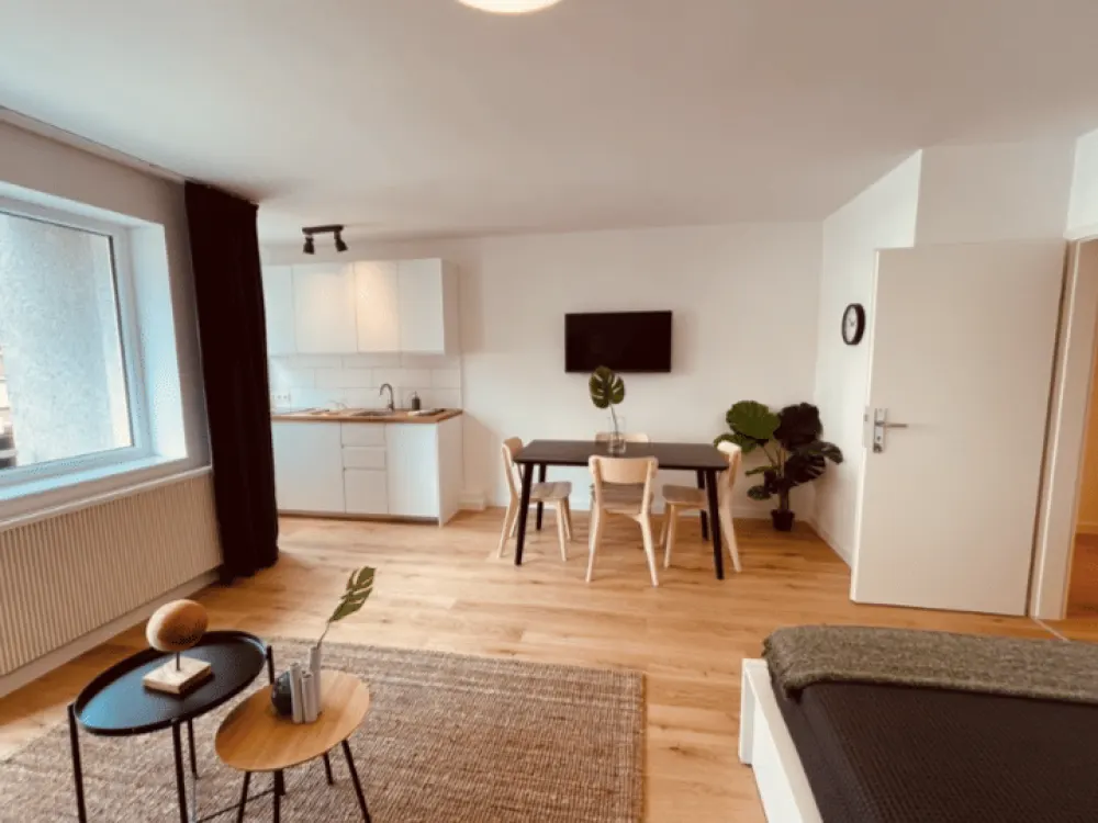 Hochwertig sanierte & möblierte Wohnung mit Balkon - fußläufig in die Innenstadt