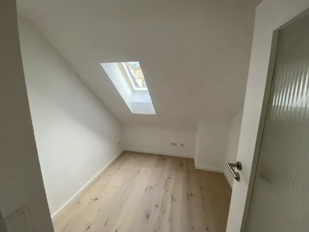 67qm 2,5 Zimmer Dachgeschosswohnung mit Küche in Köln Lindenthal Uninähe