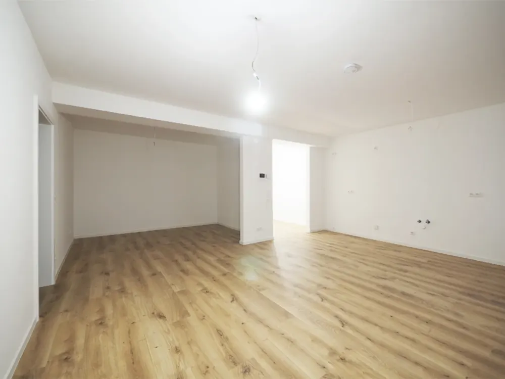 شقة في الطابق السفلي مجددة بالكامل في حي Nauwieser Viertel!