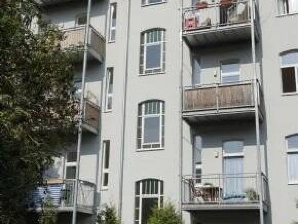 CENTRALLY LOCATED - Perfectly laid out 3-room apartment with balcony and elevator seeks new tenants !!!