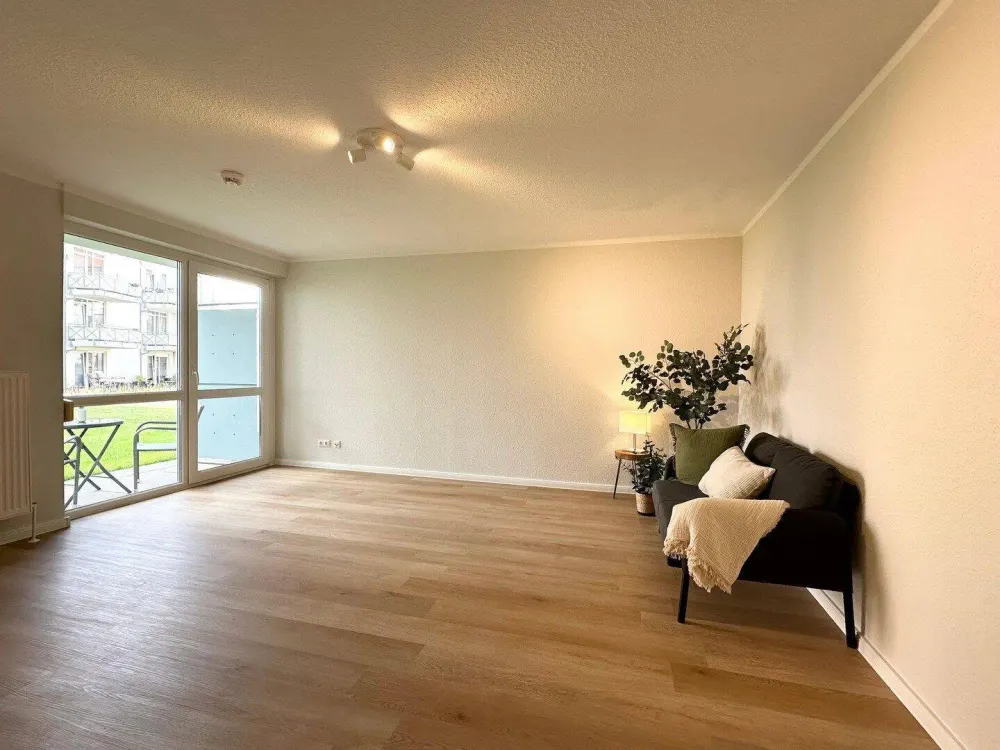 Frisch renovierte 1-Zimmer-Wohnung mit Einbauküche und ruhiger Innenhofterrasse