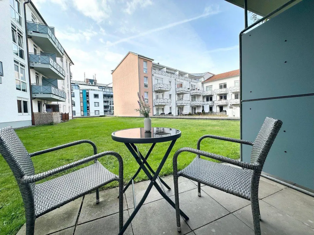 Frisch renovierte 1-Zimmer-Wohnung mit Einbauküche und ruhiger Innenhofterrasse