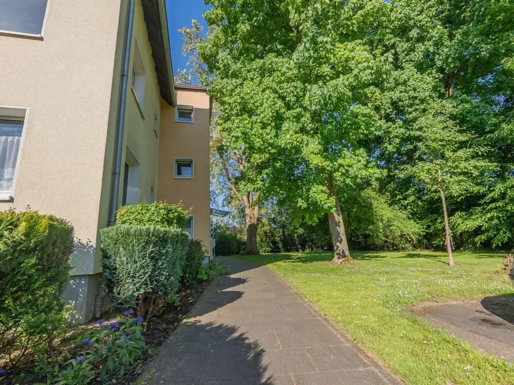 Bright 1.5-Room Apartment with South-Facing Loggia in Köln-Höhenhaus