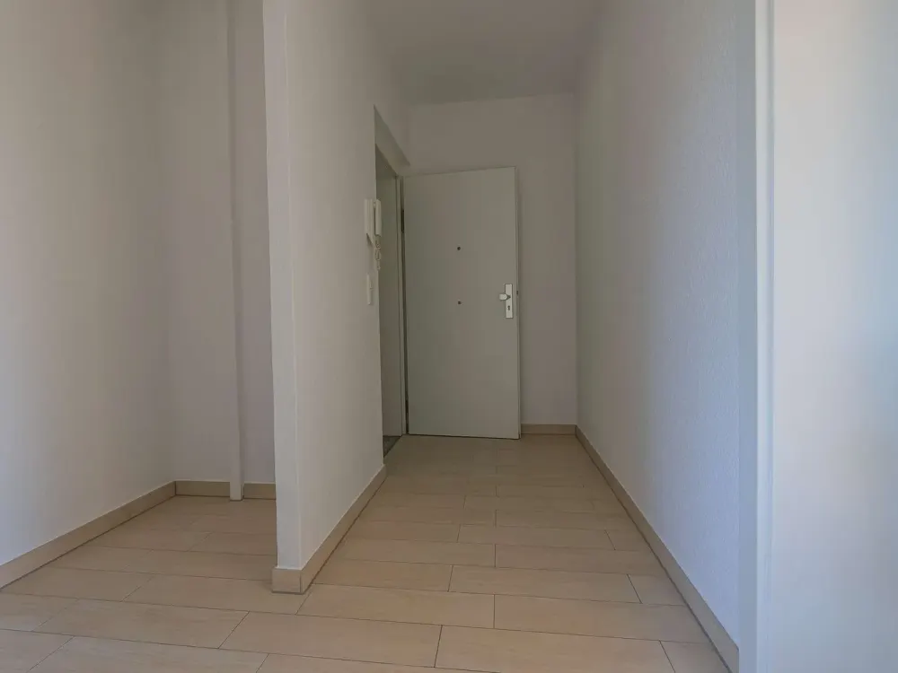 Bright 1.5-Room Apartment with South-Facing Loggia in Köln-Höhenhaus