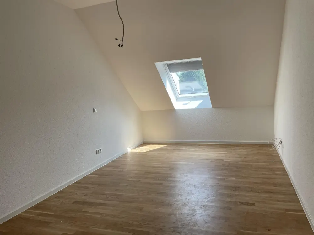 moderne Dachgeschosswohnung mit guter Anbindung nach Köln