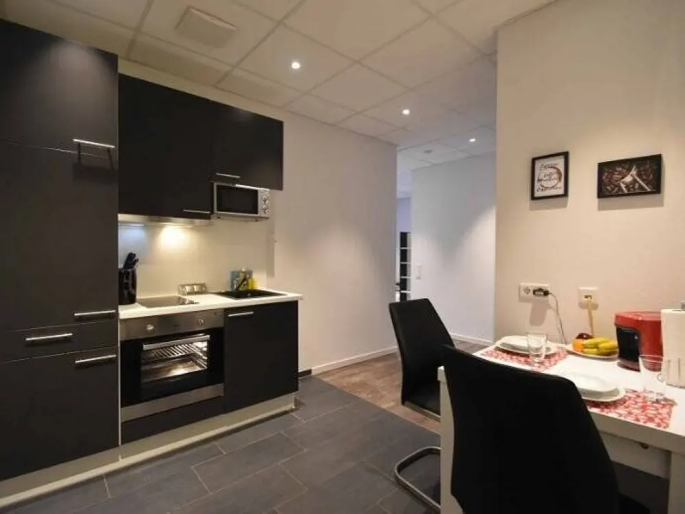 2-Zimmer-Lounge-Apartment, komplett ausgestattet, zentral in Niederrad