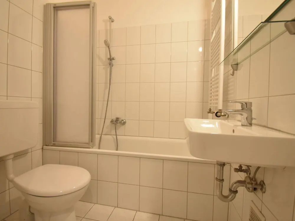 Frisch renoviert! Zentrale 2-Zi-Whg zu vermieten