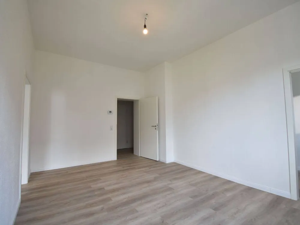 Frisch renoviert! Zentrale 2-Zi-Whg zu vermieten