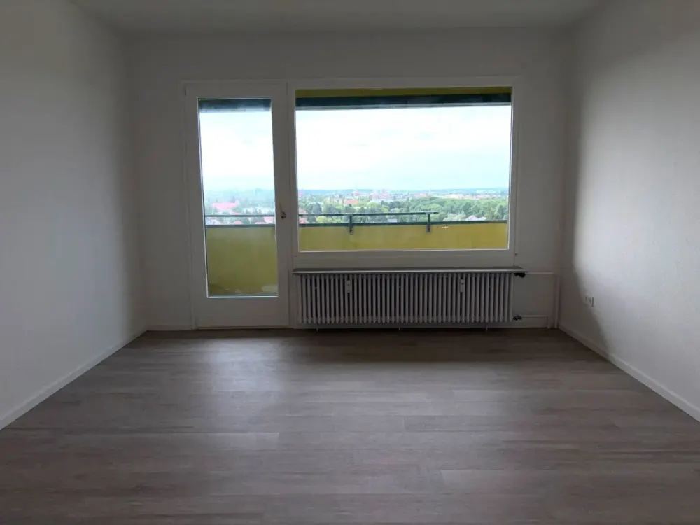 Nichts für schwache Nerven - Pärchen-Apartment im 13. OG - mit Balkon und Aufzug!