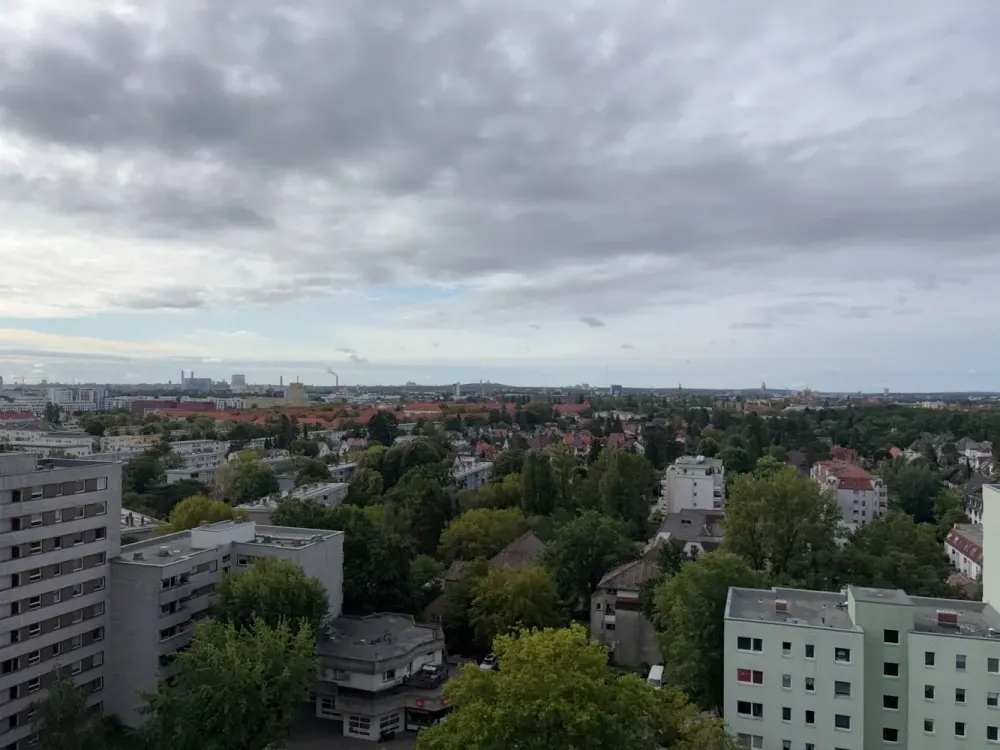 Nichts für schwache Nerven - Pärchen-Apartment im 13. OG - mit Balkon und Aufzug!