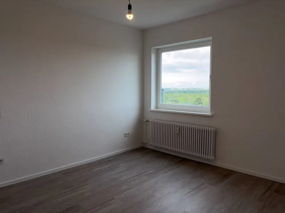 Nichts für schwache Nerven - Pärchen-Apartment im 13. OG - mit Balkon und Aufzug!