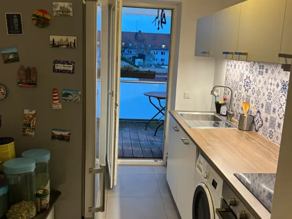 Zentrale Ruheoase nahe der Münchner Freiheit mit drei Zimmern und Balkon