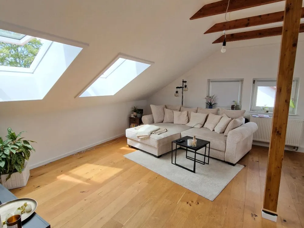 helle Dachgeschosswohnung