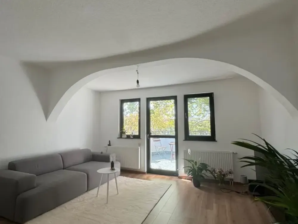 Lively Living in Köpenick: Bright 2-Room Apartment with Balcony