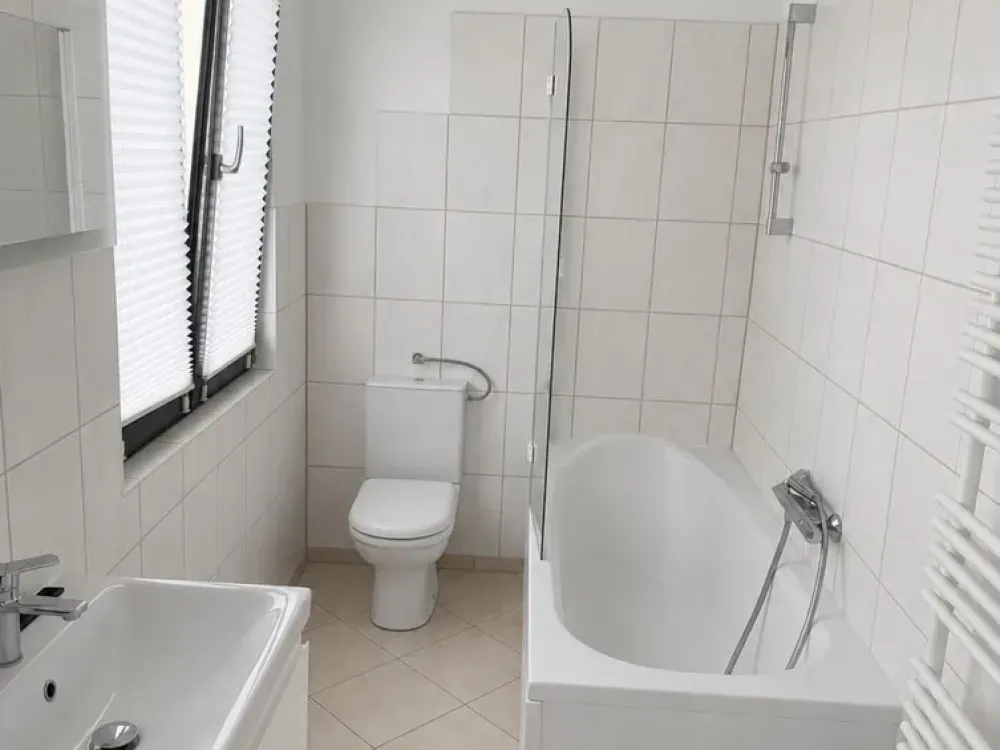Lively Living in Köpenick: Bright 2-Room Apartment with Balcony