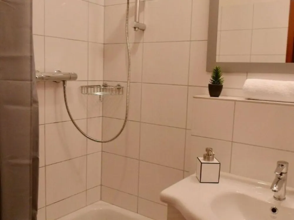 1 Zimmer Wohnung/ Apartment voll möbliert in Top Lage