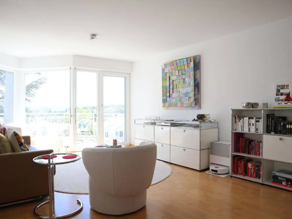 Lichtdurchflutete 3-Zimmer-Wohnung mit Blick auf die Stadt