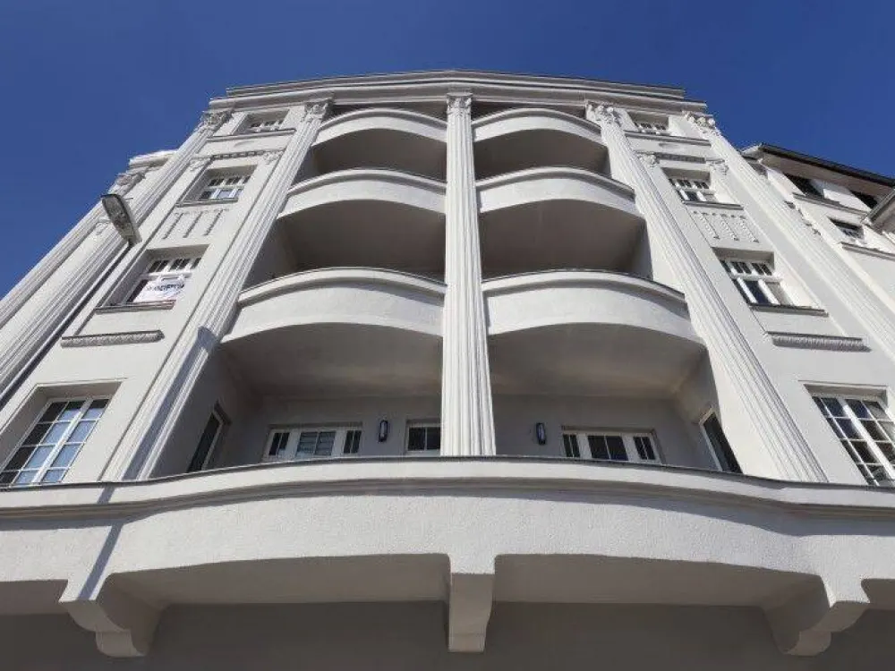Hochwertig sanierte 3-Zimmerwohnung mit Balkon !
