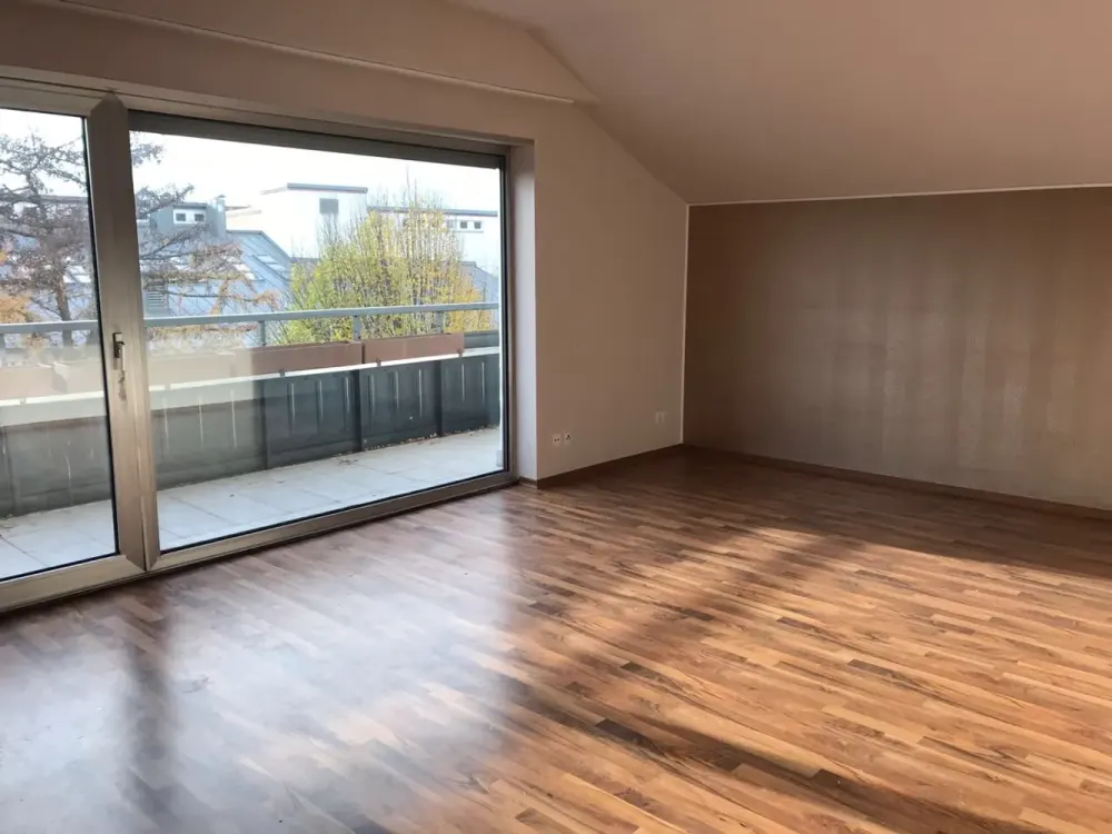 Wohnung im renovierten Einfamilienhaus - Ab Sofort Bezugsfrei- KEIN WBS !!!