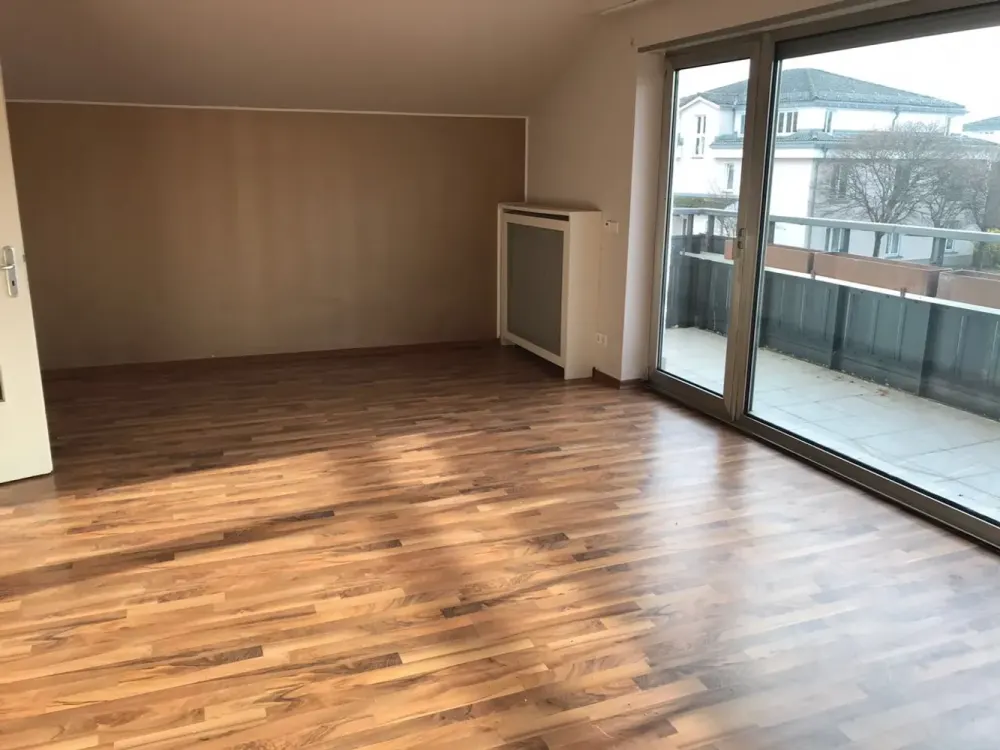 Wohnung im renovierten Einfamilienhaus - Ab Sofort Bezugsfrei- KEIN WBS !!!