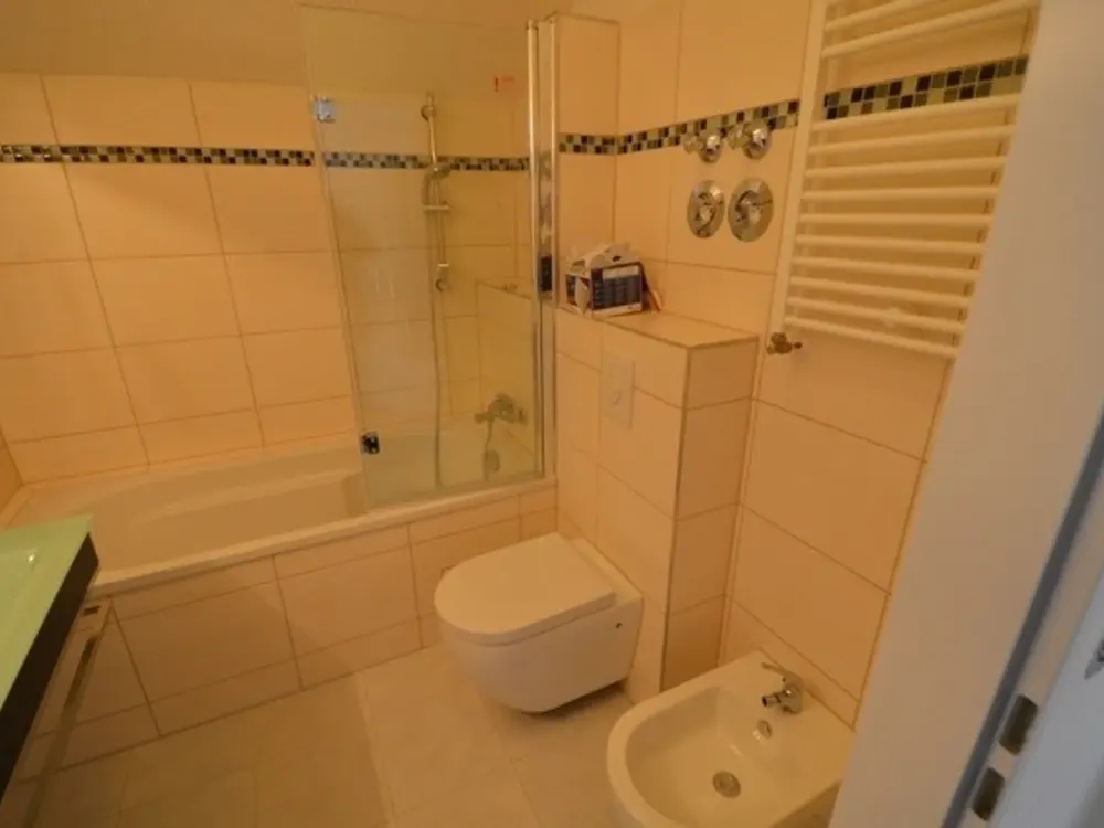 Wohnung im renovierten Einfamilienhaus - Ab Sofort Bezugsfrei- KEIN WBS !!!