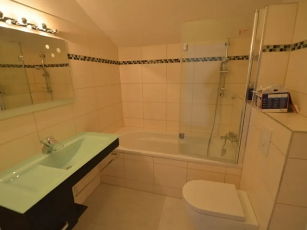 Wohnung im renovierten Einfamilienhaus - Ab Sofort Bezugsfrei- KEIN WBS !!!