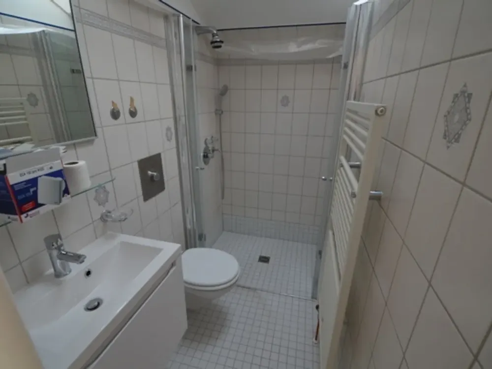 Wohnung im renovierten Einfamilienhaus - Ab Sofort Bezugsfrei- KEIN WBS !!!