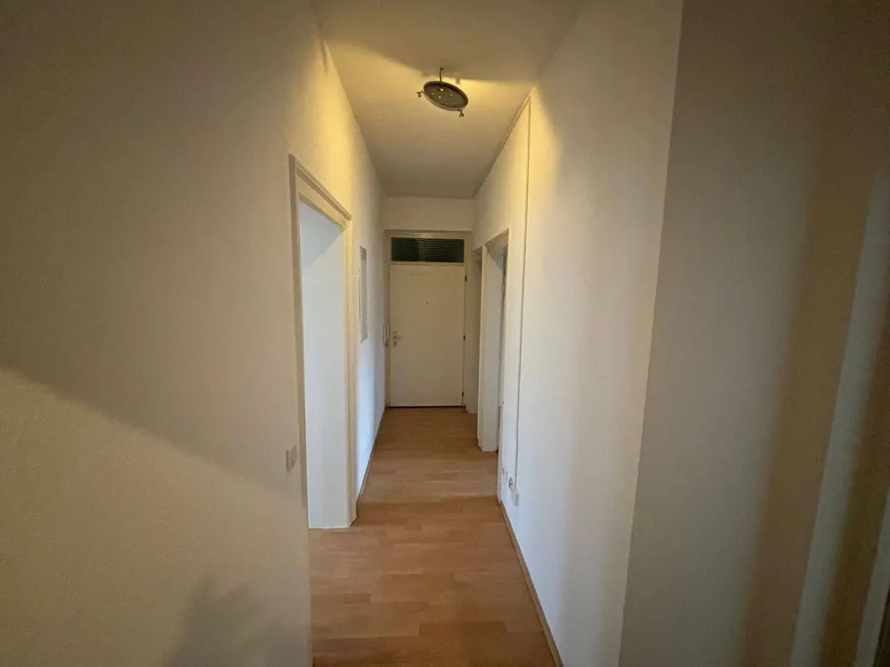 Ideal für 1-2 Personen: Gepflegte 2-1/2-Zi-Wohnung Südstadt/Voltastrasse ohne Balkon/ohne Lift im 3. OG