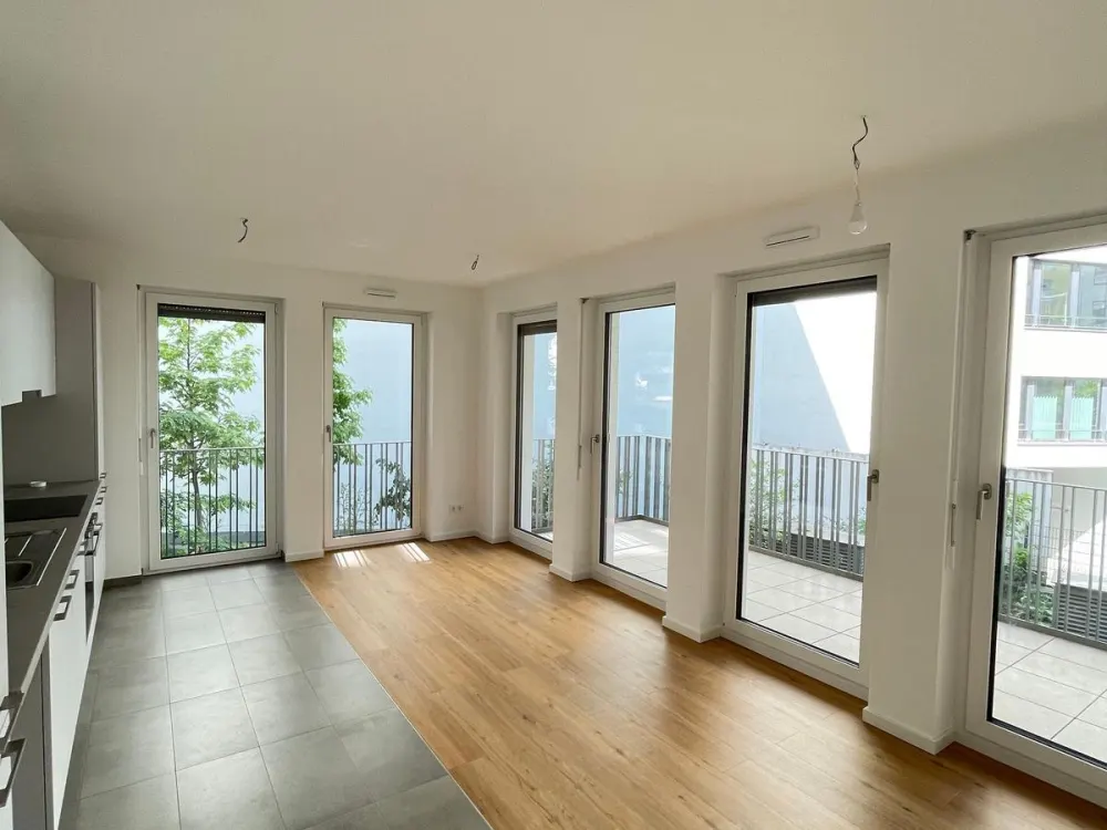 Balkon-2-Zimmer-Terrassenwohnung mit moderner Küche in Frankfurt