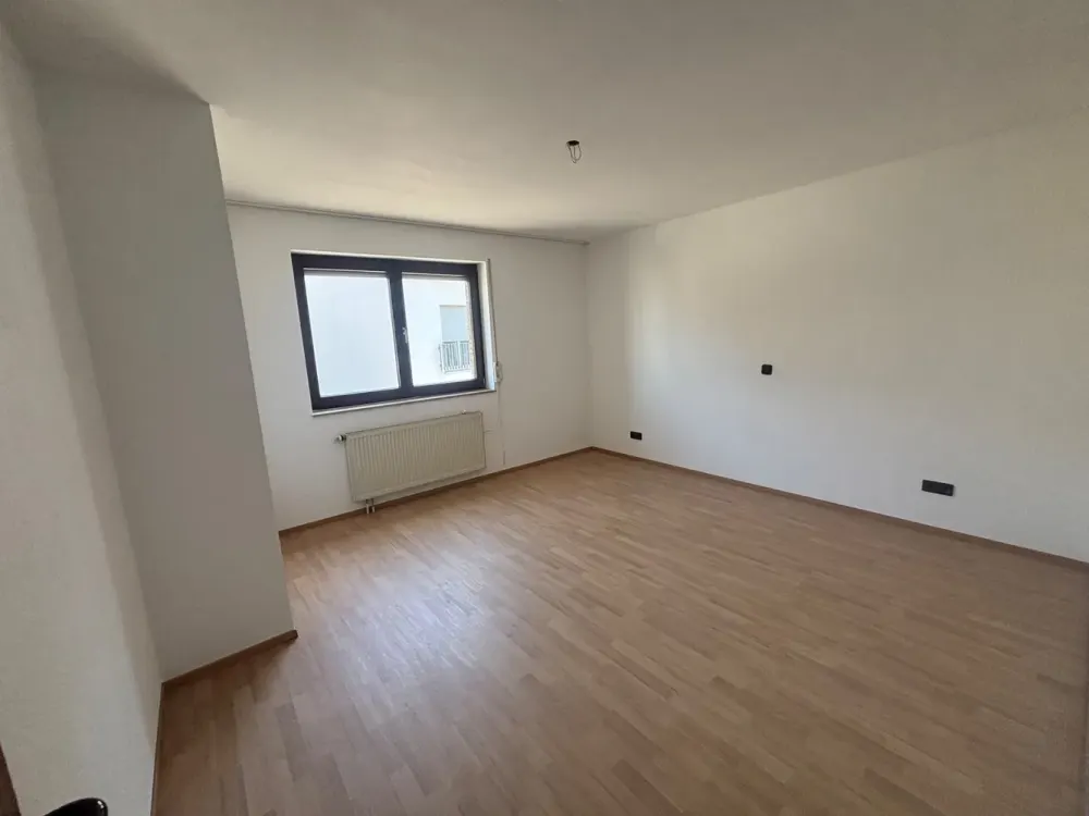 Schöne 2 Zimmer Wohnung direkt am Rhein