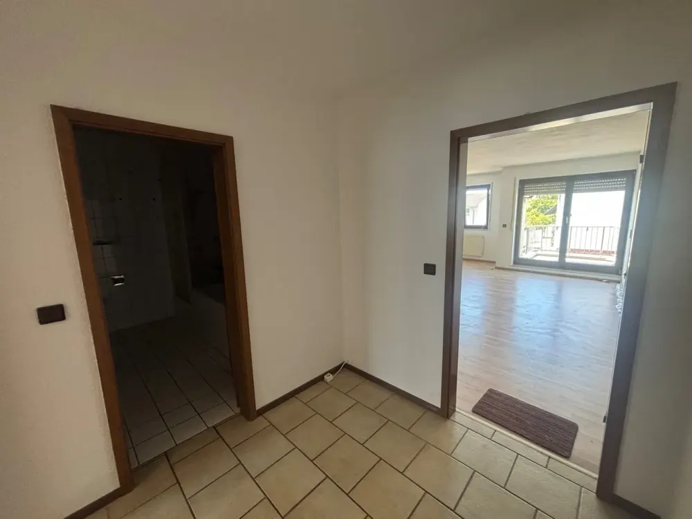 Schöne 2 Zimmer Wohnung direkt am Rhein