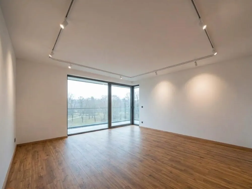 Stilvoll modernisiert: Großzügige Traumwohnung mit Terrasse