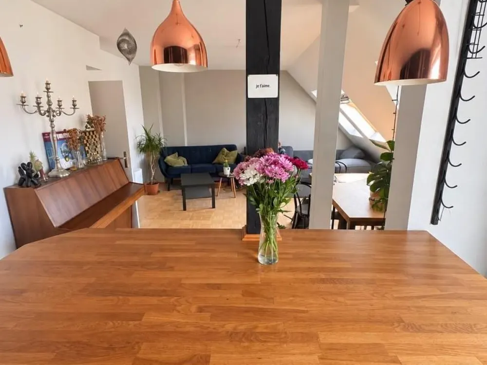 hell & möbliert: 2-Zimmer-Wohnung mit Balkon · 69 m² · befristet