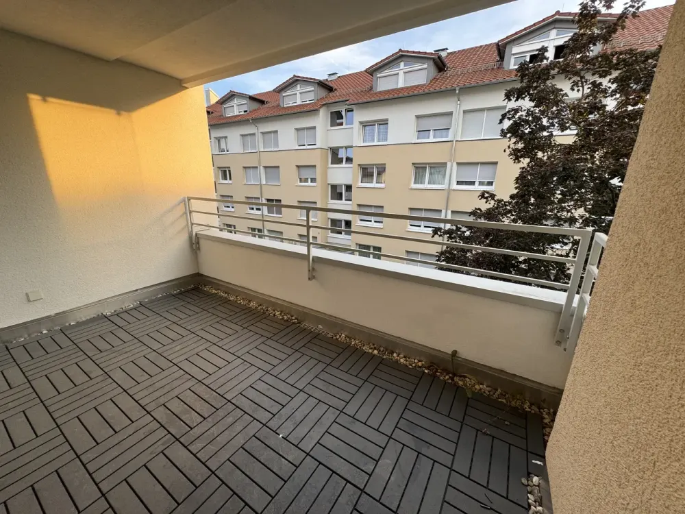 Großzügige 4,5-Zimmer-Wohnung mit Südbalkon, moderner Einbauküche & Garage in zentraler Lage