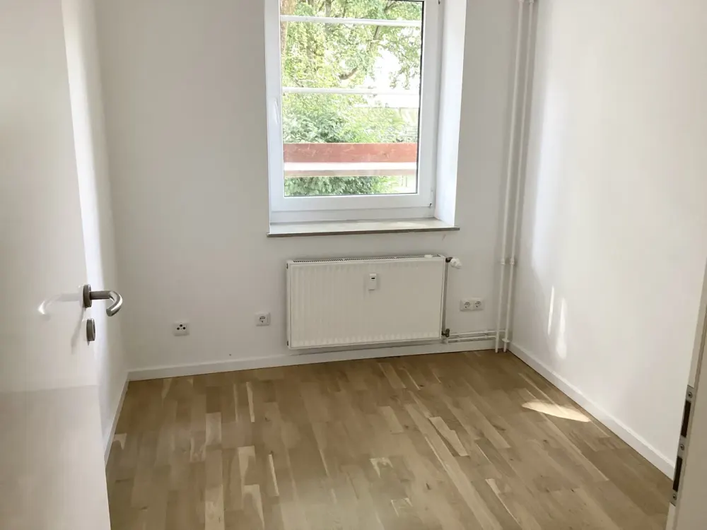 Stylish 2.5-Room Apartment with Daylight Bathroom and Balcony