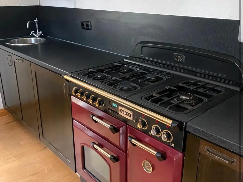 Stilvolle, sanierte 2-Zimmer-Wohnung mit Einbauküche in Nürnberg