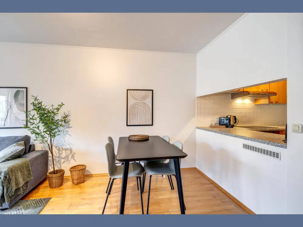 Möbliert: Schöne Wohnung zum Wohlfühlen mit Balkon