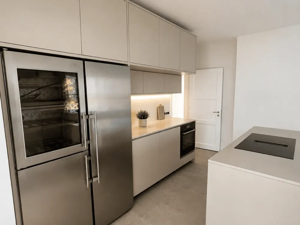 Exklusives Wohnen in Othmarschen, 150 m² Maisonette mit eigenem Eingang, großem Balkon & Carport